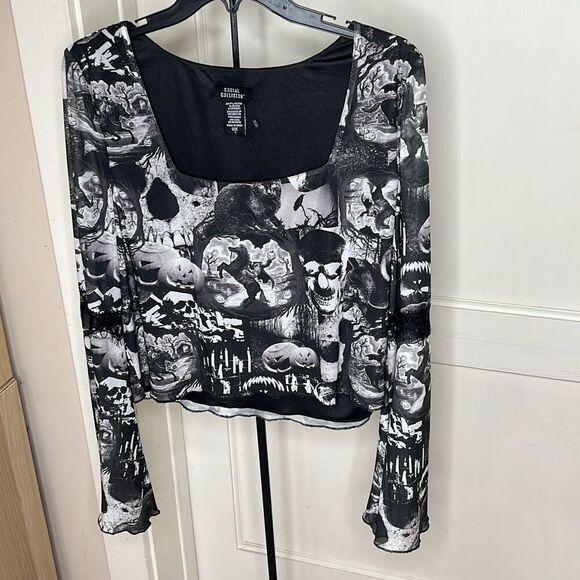 Hot Topic Social Collision Sleepy Hollow Collage Bell Sleeve Crop Top Plus Size - Picture 2 of 7